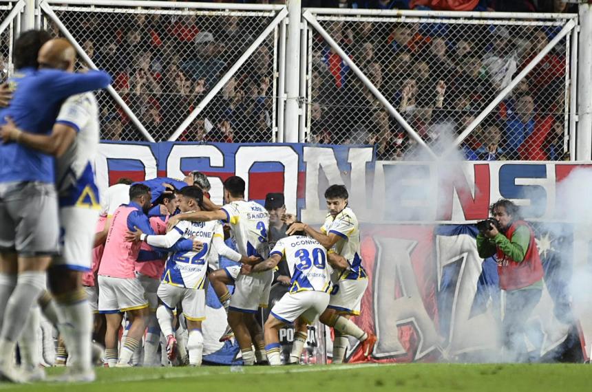 San Lorenzo cayoacute ante Rosario Central en un partido caliente