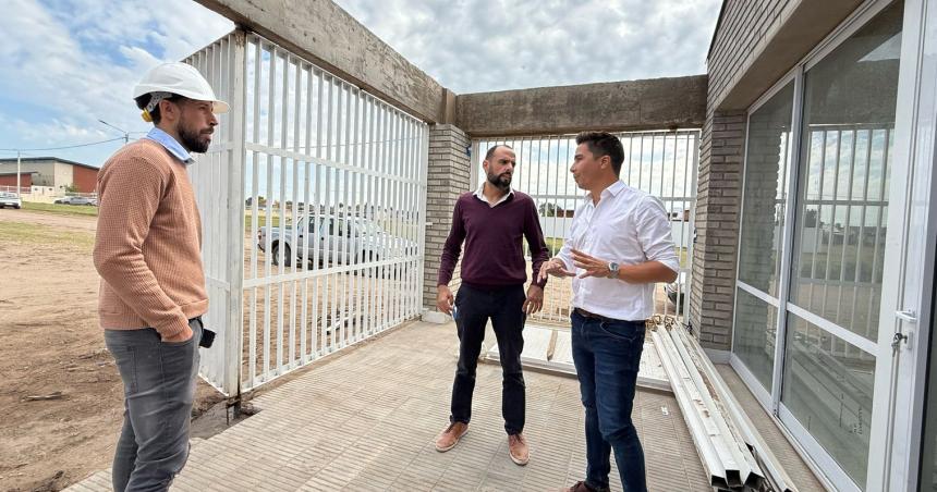 Funcionarios visitaron la obra de la Casa Joven en Santa Rosa