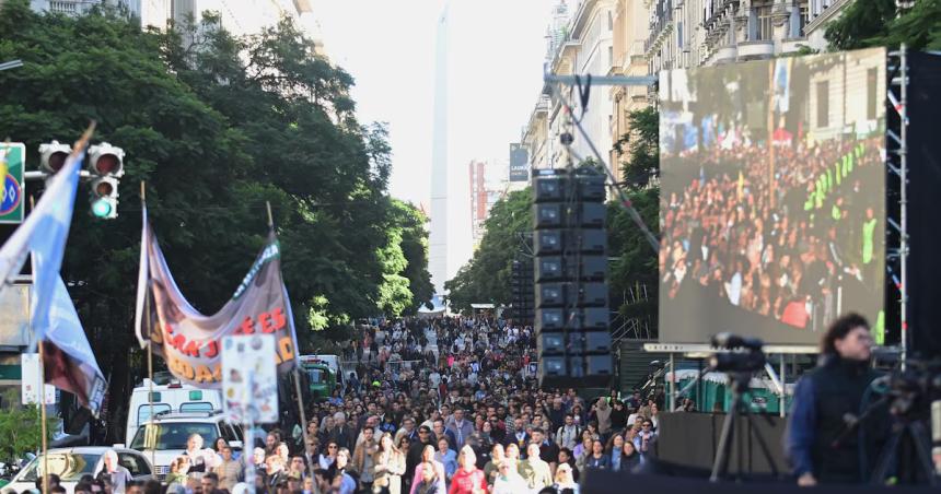 Misa en la Catedral y peregrinacioacuten para despedir a Francisco en Buenos Aires