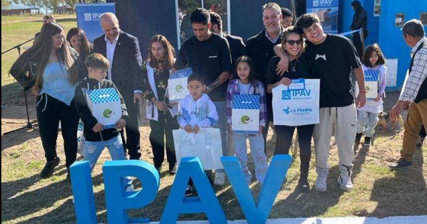 Entregaron 4 viviendas del Plan Mi Casa 1 a familias de Carro Quemado 