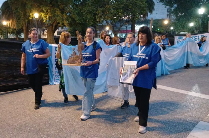 Encuentro en la Plaza San Martiacuten por el Diacutea del Trabajador