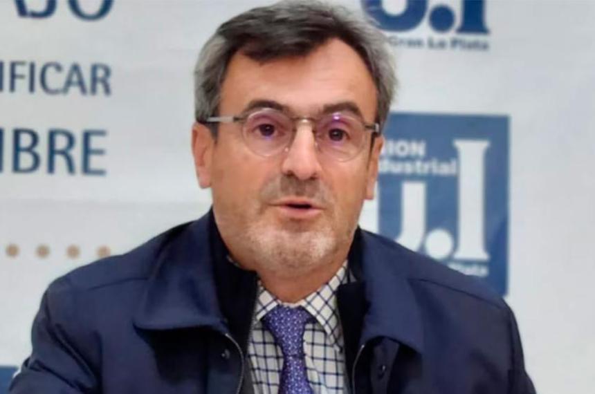 El nuevo presidente de la UIA celebroacute la baja de retenciones y planteoacute la necesidad de un doacutelar estable para la industria