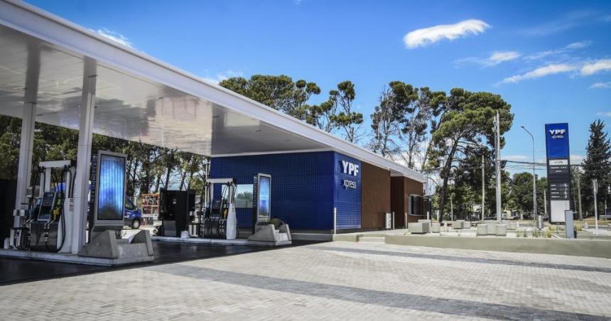 YPF bajoacute los precios de los combustibles- 1029 la Suacuteper