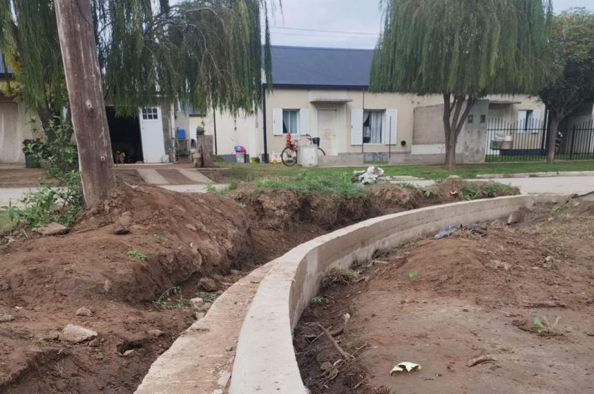 Caleufuacute culmina obra de cordoacuten cuneta con aportes provinciales