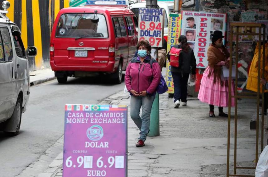 Bolivia agudiza su crisis financiera- el doacutelar blue duplica el tipo de cambio oficial