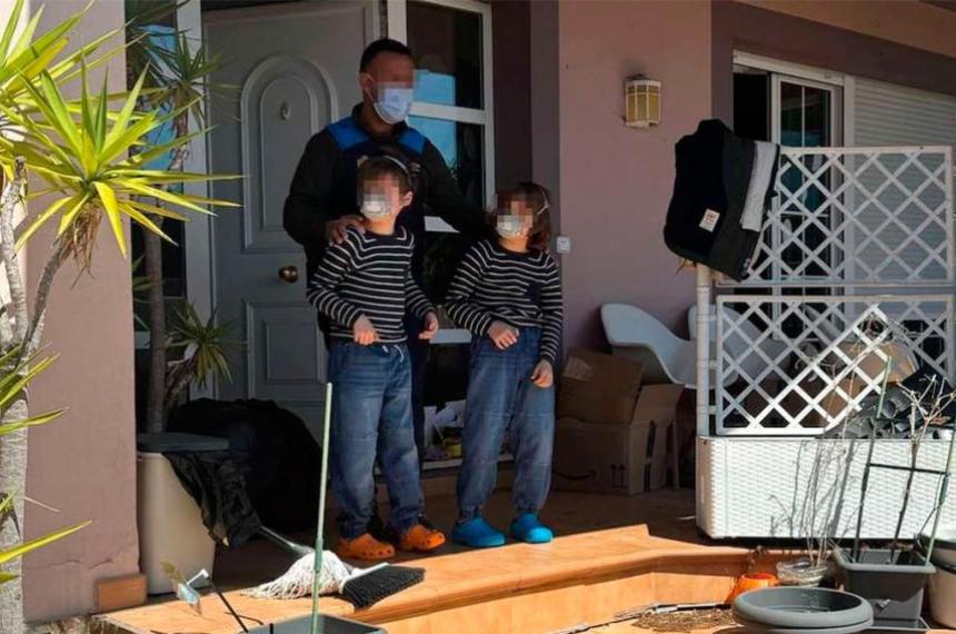 Los nintildeos que estuvieron encerrados en la casa de los horrores vieron la luz por primera vez en antildeos