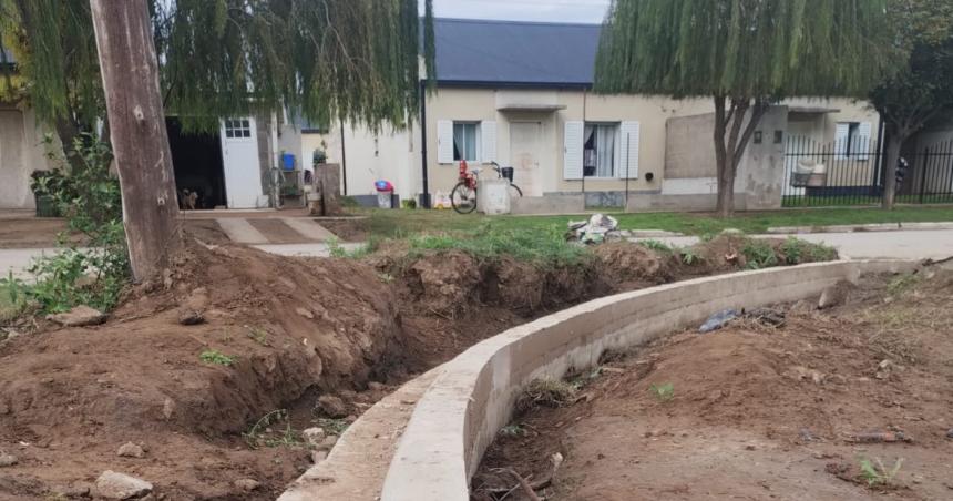Caleufuacute culmina obra de cordoacuten cuneta con aportes provinciales