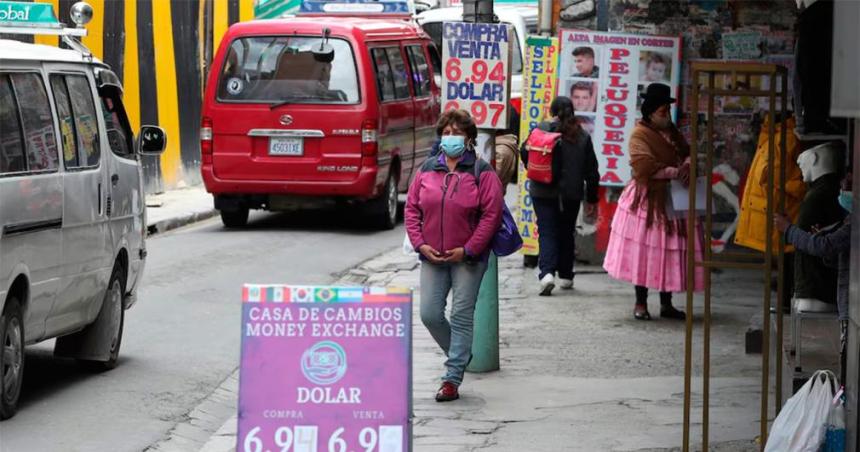 Bolivia agudiza su crisis financiera- el doacutelar blue duplica el tipo de cambio oficial