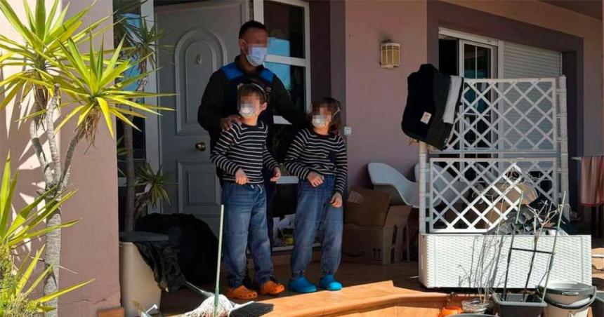 Los nintildeos que estuvieron encerrados en la casa de los horrores vieron la luz por primera vez en antildeos
