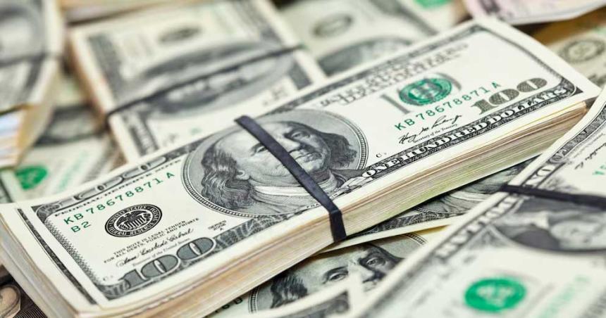 Los depoacutesitos en doacutelares aumentaron maacutes de 1100 millones desde la unificacioacuten cambiaria