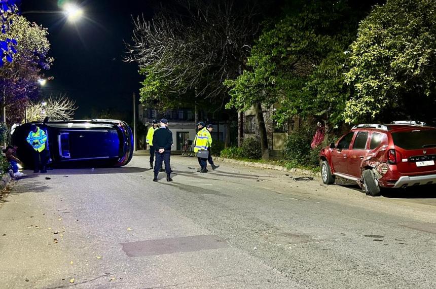 Teniacutea 237 de alcohol en sangre chocoacute una camioneta estacionada y volcoacute