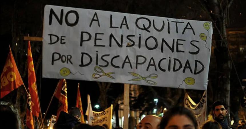 Nacioacuten recortoacute maacutes de 200 mil pensiones por discapacidad