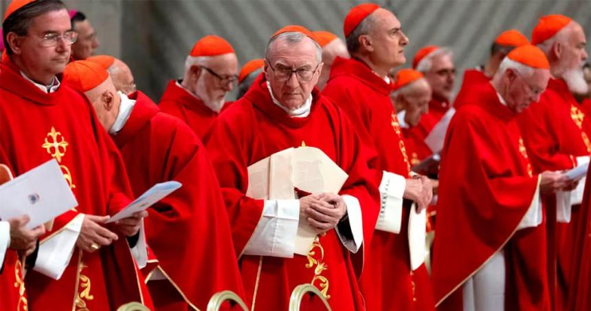 El Vaticano advierte severas sanciones al personal por divulgar secretos del coacutenclave