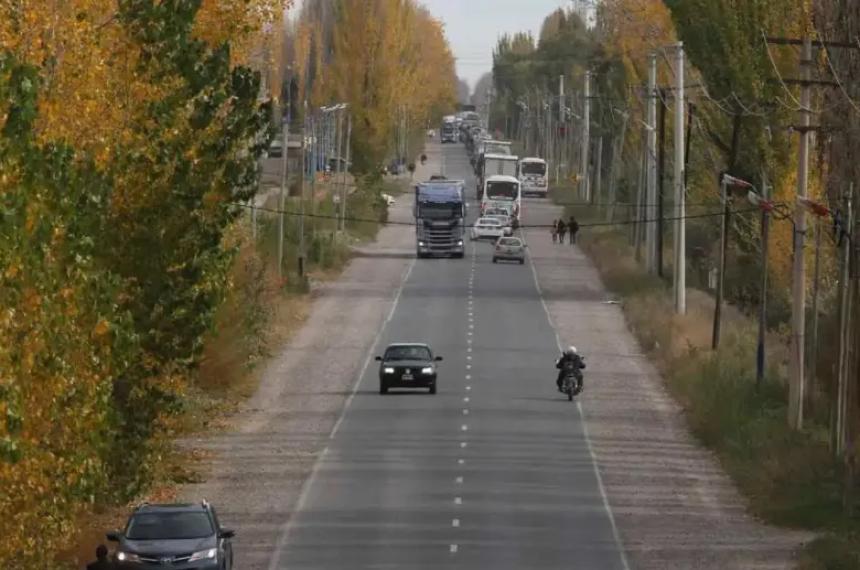 Una madre tiroacute a su hija de 2 antildeos delante de un camioacuten y la nena se salvoacute de milagro 