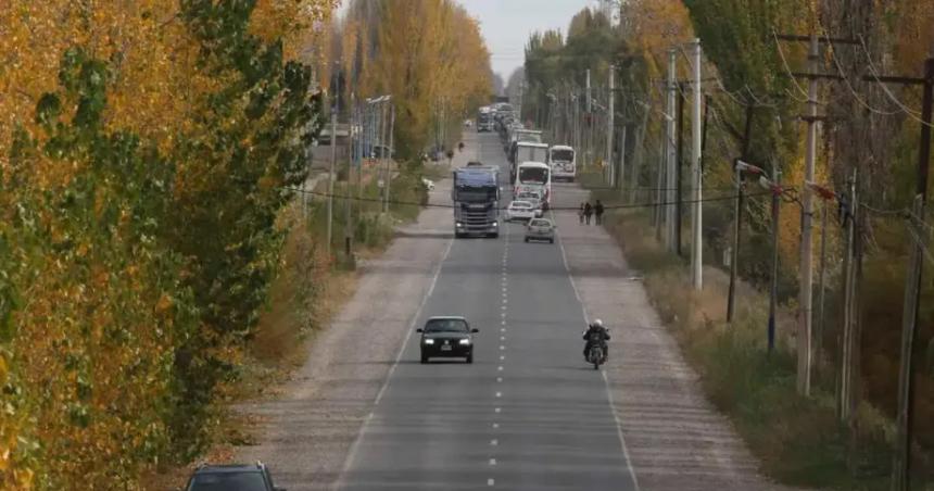 Una madre tiroacute a su hija de 2 antildeos delante de un camioacuten y la nena se salvoacute de milagro 