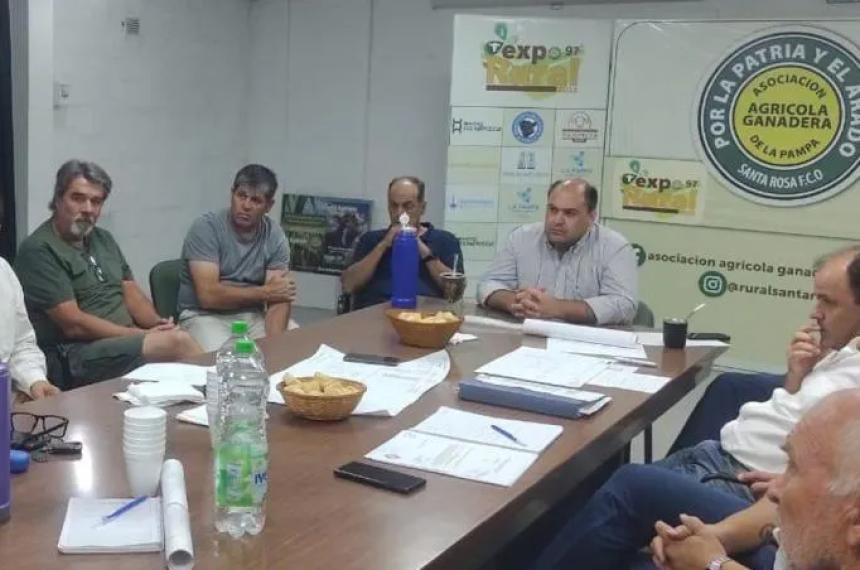 La Agriacutecola incita a sus socios a meterse en la campantildea poliacutetica