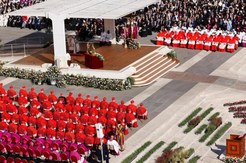 Fumata negra en la primera votacioacuten del coacutenclave para elegir al sucesor del papa Francisco