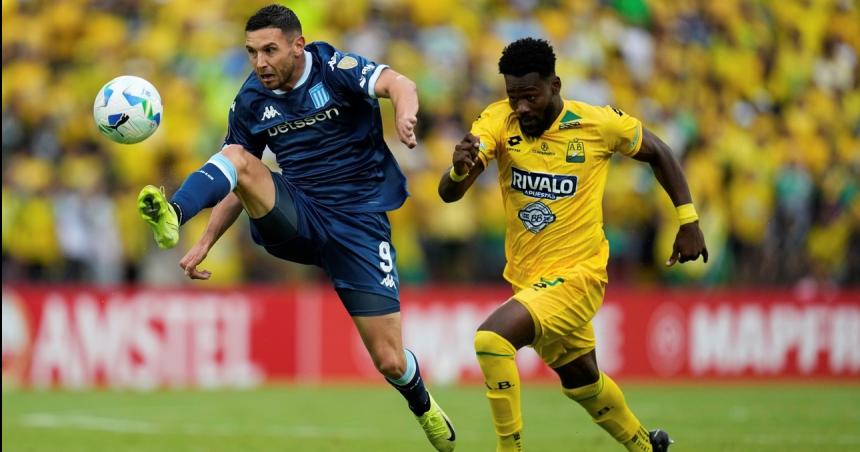 Racing goleoacute en Colombia y es uacutenico liacuteder