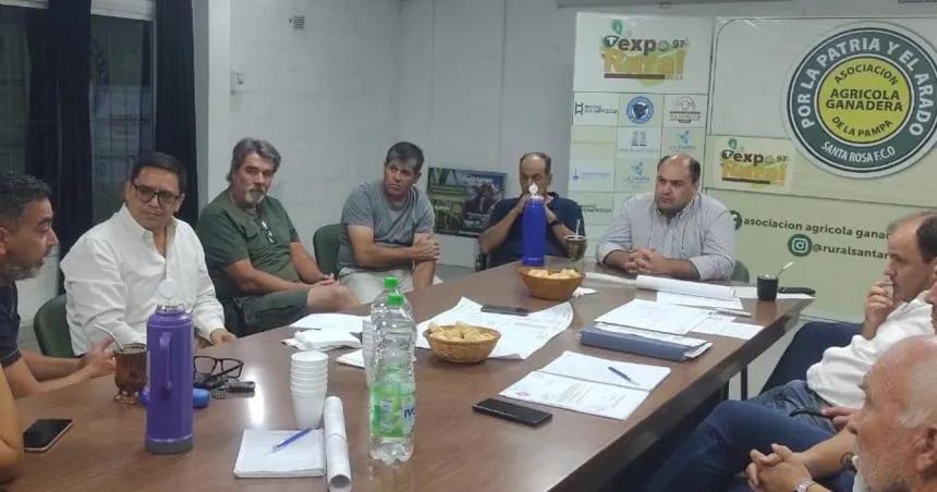 La Agriacutecola incita a sus socios a meterse en la campantildea poliacutetica