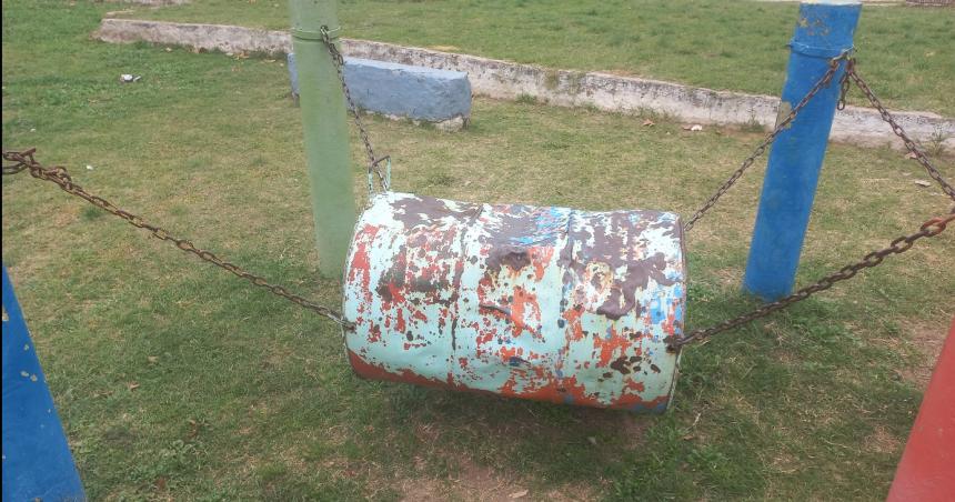 FONAVI 34- el parque desalineado y olvidado donde no van los nintildeos a jugar