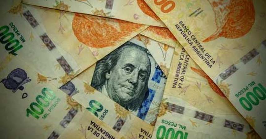 Se derrumban las cotizaciones de los doacutelares- iquestpuede llegar a 1000 como quiere Milei