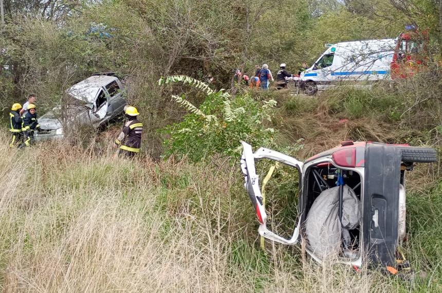 Se despistoacute en la Ruta 1 y chocoacute contra un aacuterbol 
