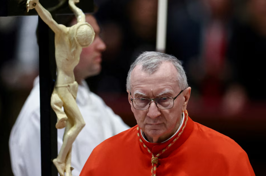 Un mensaje entre cardenales en medio de la misa generoacute suspicacias- Felicidades por partida doble