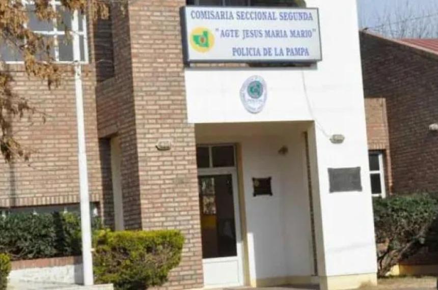 Una mujer apuntildealoacute a un hombre porque no le quiso hacer lugar para dormir