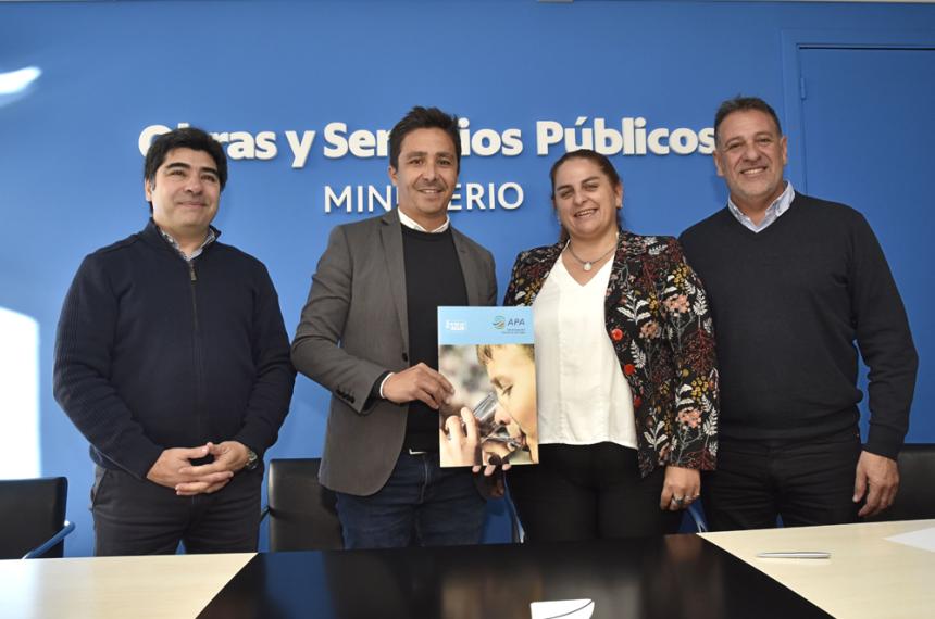 Limpiaraacuten 2500 metros de canales pluviales en Eduardo Castex