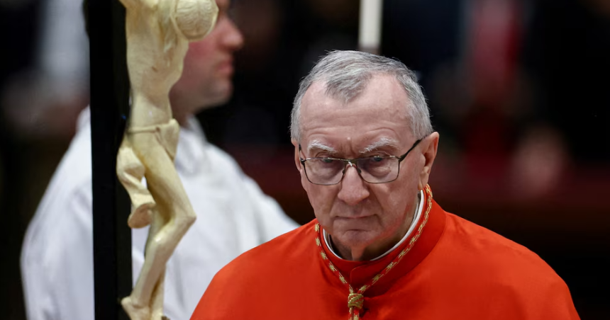 Un mensaje entre cardenales en medio de la misa generoacute suspicacias- Felicidades por partida doble