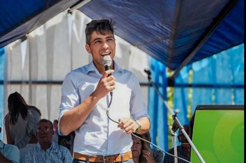 Feito acompantildea a di Naacutepoli para sacudir la rama y que se deacute un debate