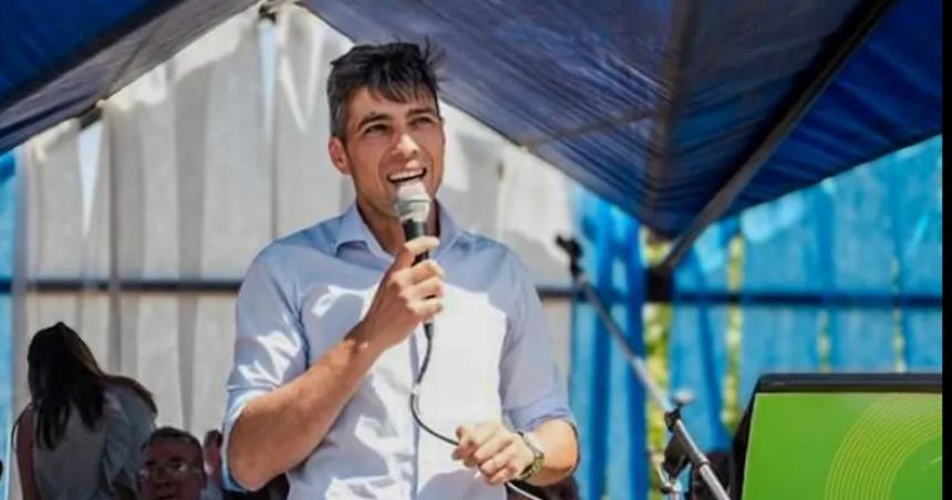 Feito acompantildea a di Naacutepoli para sacudir la rama y que se deacute un debate