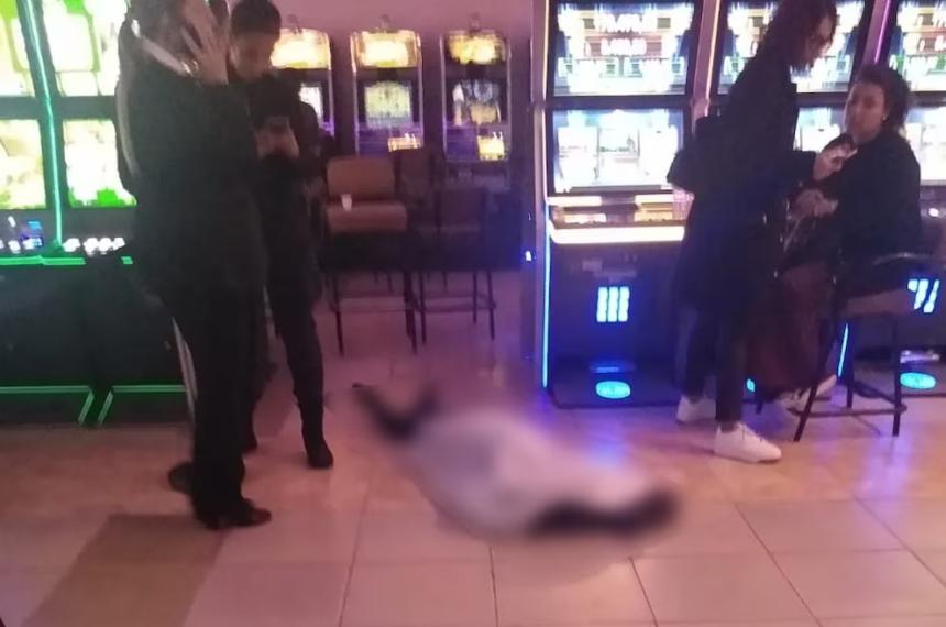 Una mujer murioacute en un bingo y los apostadores continuaron jugando