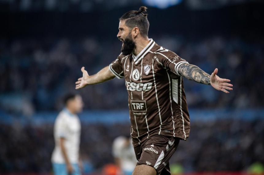 Platense dio el golpe en el Cilindro y eliminoacute a Racing