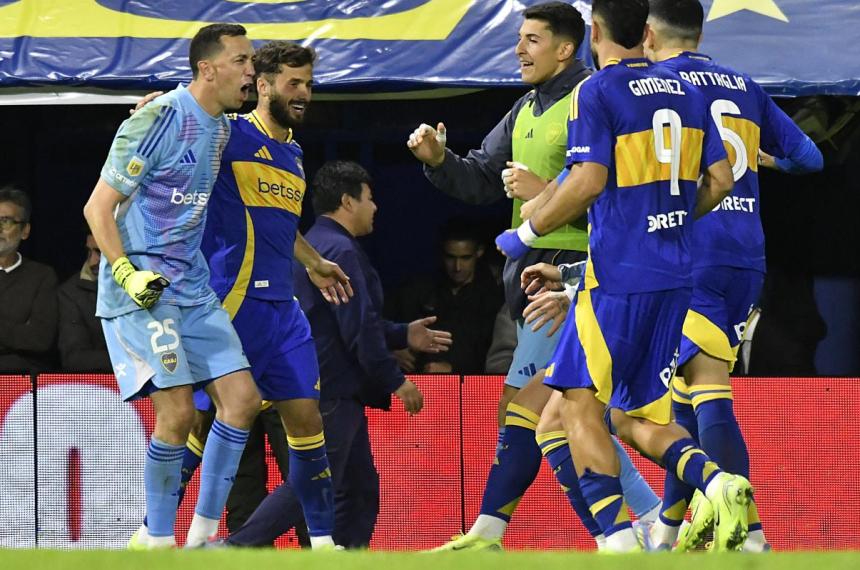 En un clima caliente Boca le ganoacute por penales a Lanuacutes