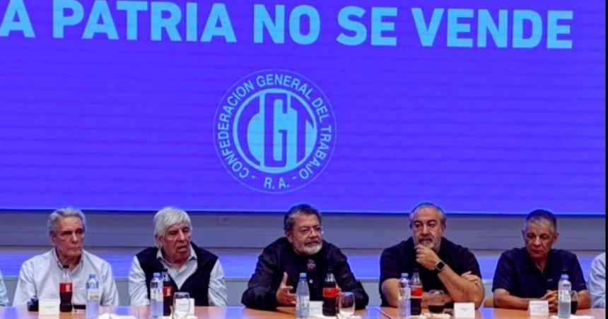 Crecen las presiones internas en la CGT para apurar el cuarto paro general contra Milei