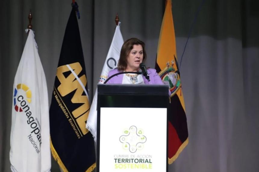 Fernanda Alonso llevoacute la experiencia climaacutetica de Pico a cumbre internacional en Ecuador