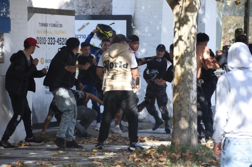 Los inadaptados de siempre- incidentes en la previa del claacutesico