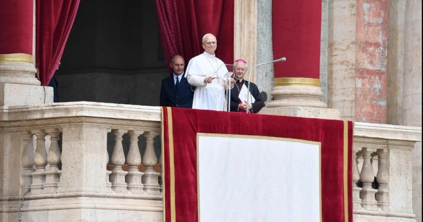 El Papa Leoacuten XIV pide paz en Ucrania tregua en Gaza y liberacioacuten de rehenes en su mensaje dominical