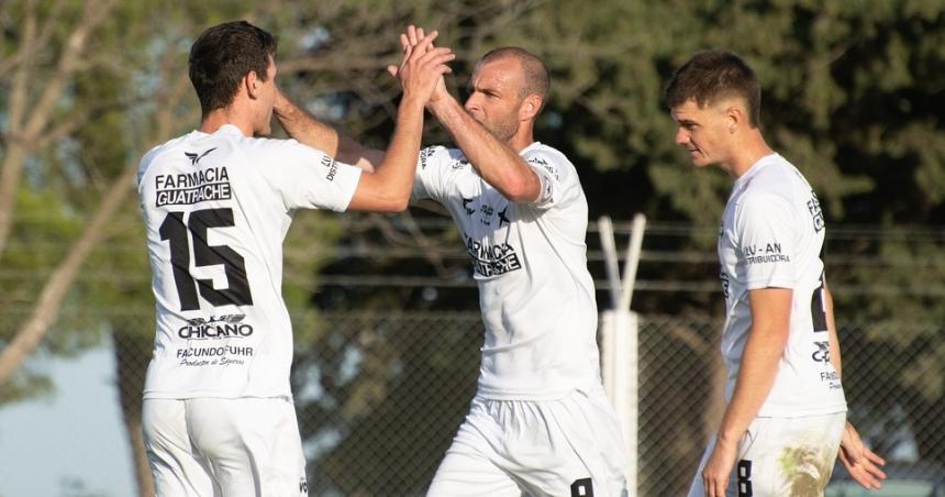 Pampero y Bernasconi lideran sus zonas