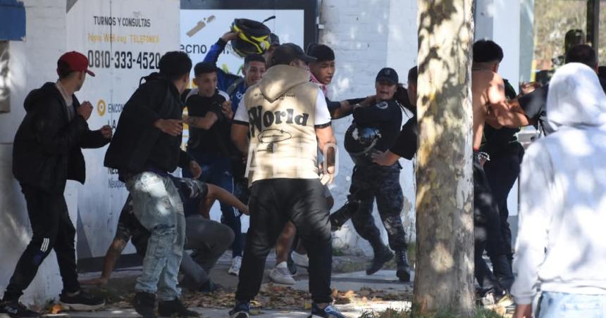 Los inadaptados de siempre- incidentes en la previa del claacutesico
