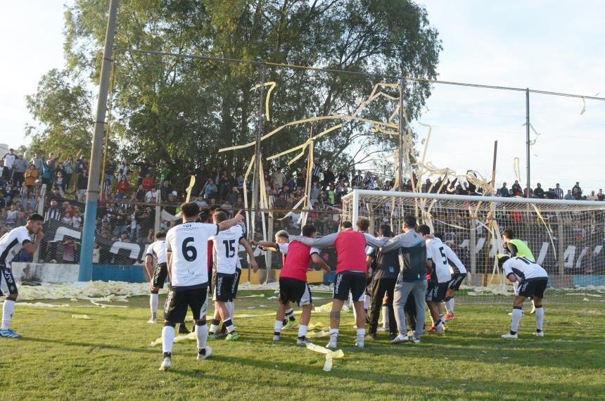 Santa Rosa ganoacute el claacutesico con el tiro del final