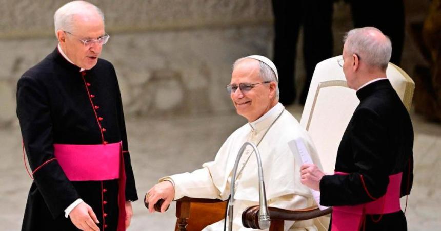 En su primer contacto con la prensa el papa Leoacuten XIV pidioacute la liberacioacuten de los periodistas encarcelados por buscar la verdad
