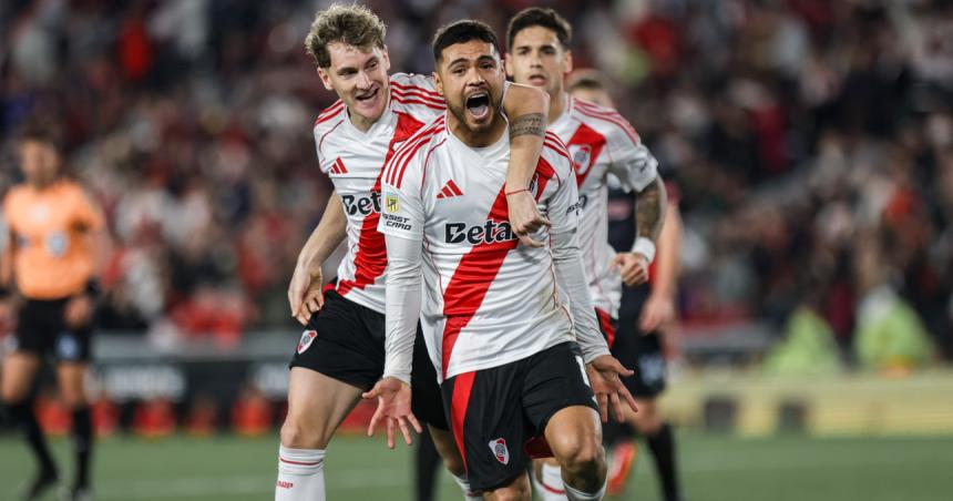 River goleoacute a Barracas por 3 a 0 y clasificoacute a los cuartos de final del Torneo Apertura
