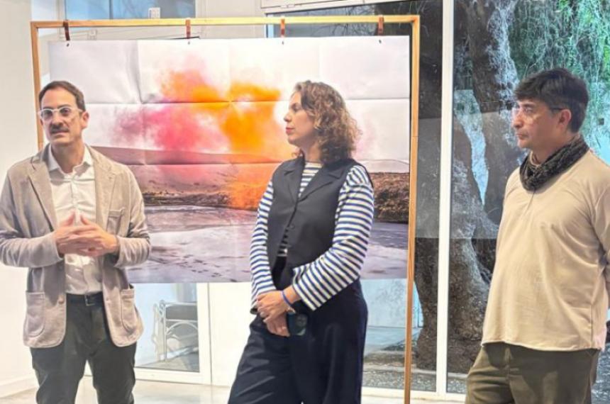 Dos nuevas exposiciones proponen un diaacutelogo de territorios