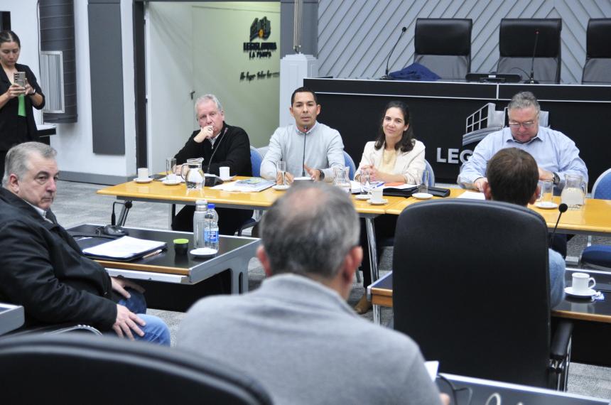 Medanito- Monsalve mete maacutes presioacuten y fustiga a legisladores