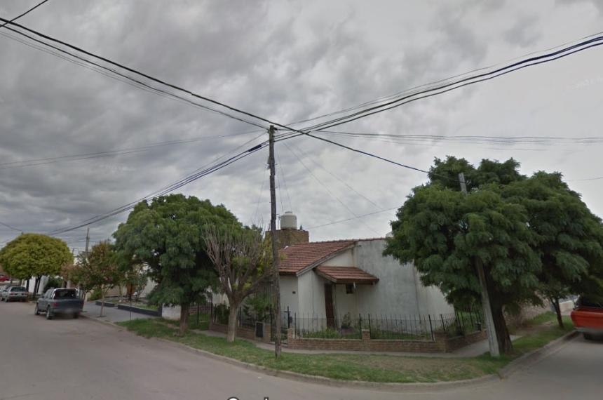 Lo encontraron robando golpeoacute al duentildeo de casa e intentoacute apuntildealar al hijo