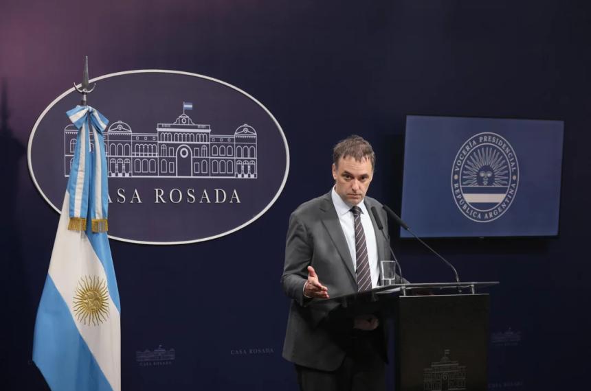 El Gobierno quita aranceles para importar celulares  y baja impuestos a televisores y aires