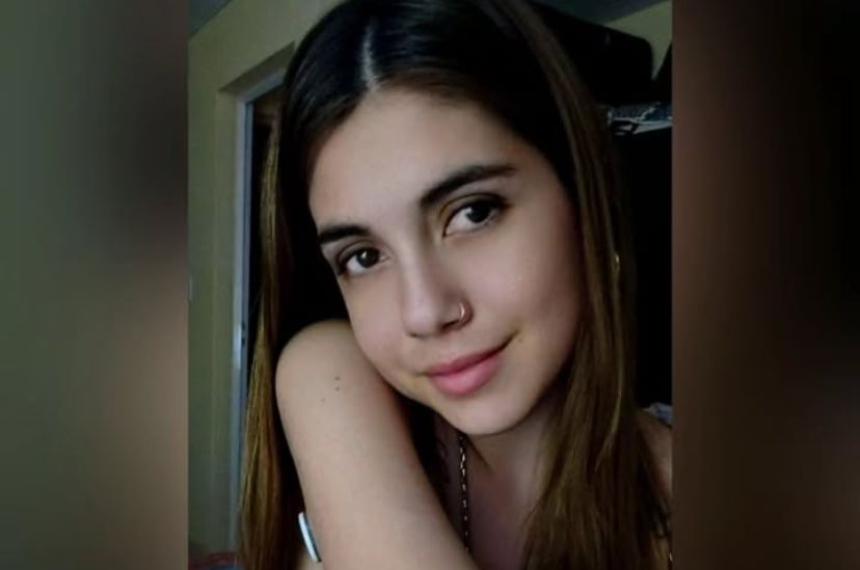 Una joven pide ayuda en las redes para una cirugiacutea de ojos