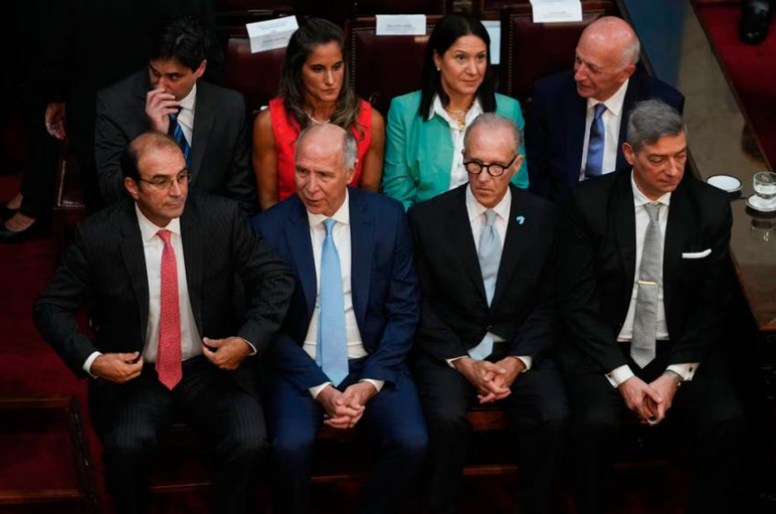 Tras el escaacutendalo por Ficha Limpia el Gobierno tomoacute distancia del proyecto para ampliar la Corte Suprema